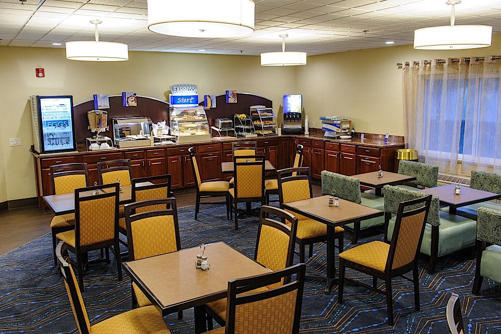Holiday Inn Express - Ludlow - Chicopee Area By Ihg Exteriör bild