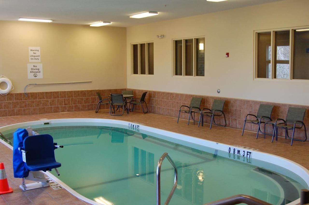 Holiday Inn Express - Ludlow - Chicopee Area By Ihg Exteriör bild