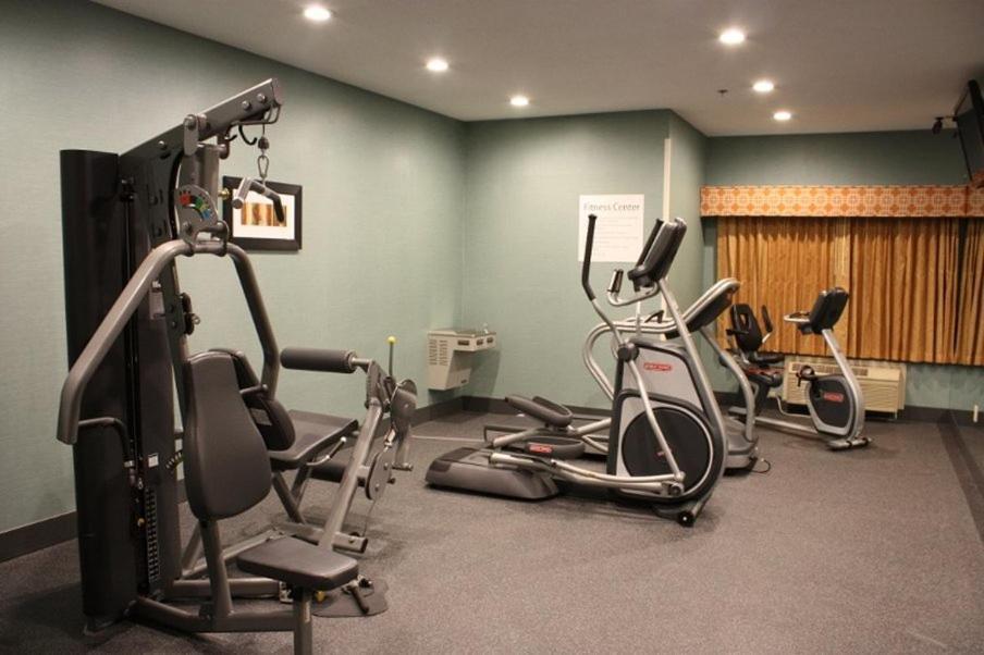 Holiday Inn Express - Ludlow - Chicopee Area By Ihg Exteriör bild