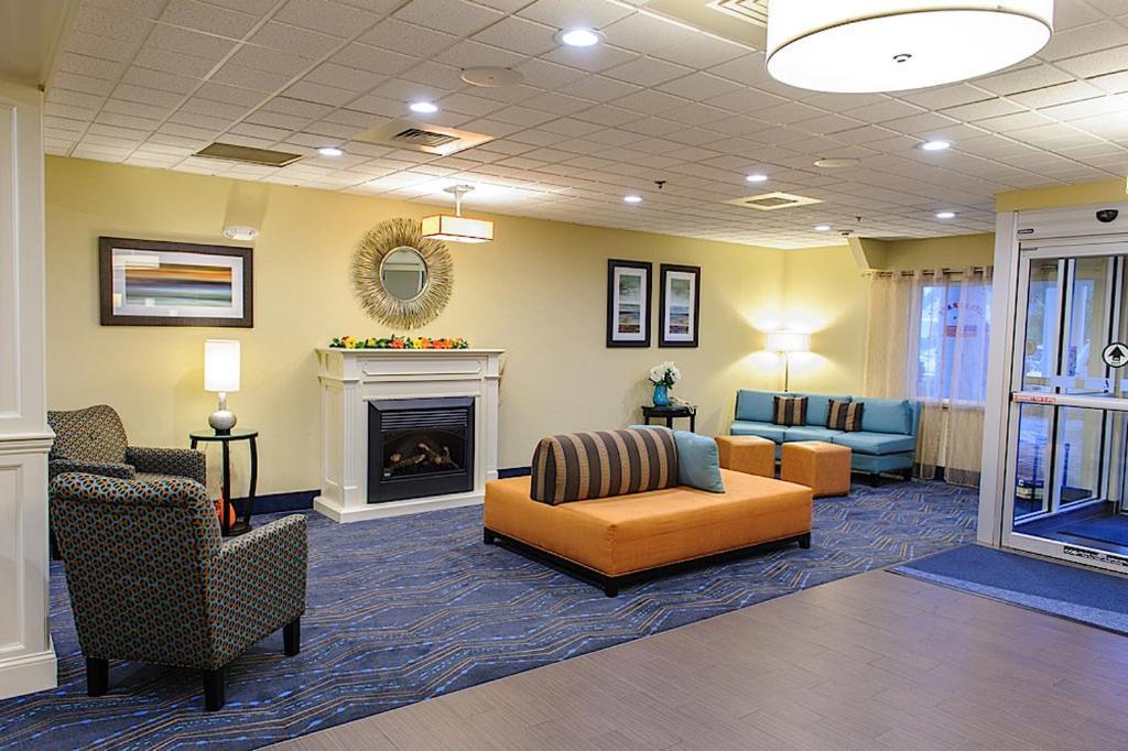 Holiday Inn Express - Ludlow - Chicopee Area By Ihg Exteriör bild