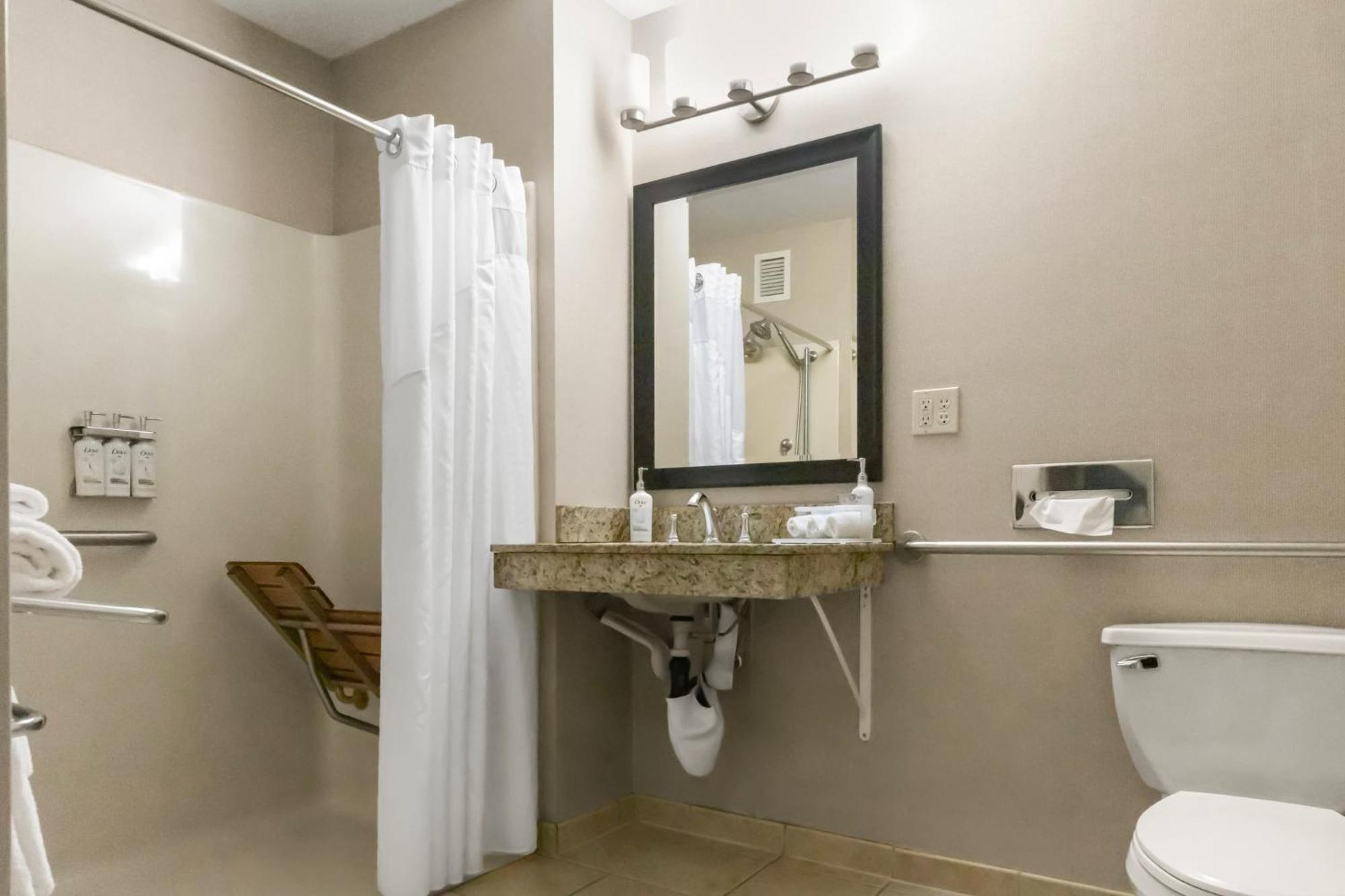 Holiday Inn Express - Ludlow - Chicopee Area By Ihg Exteriör bild