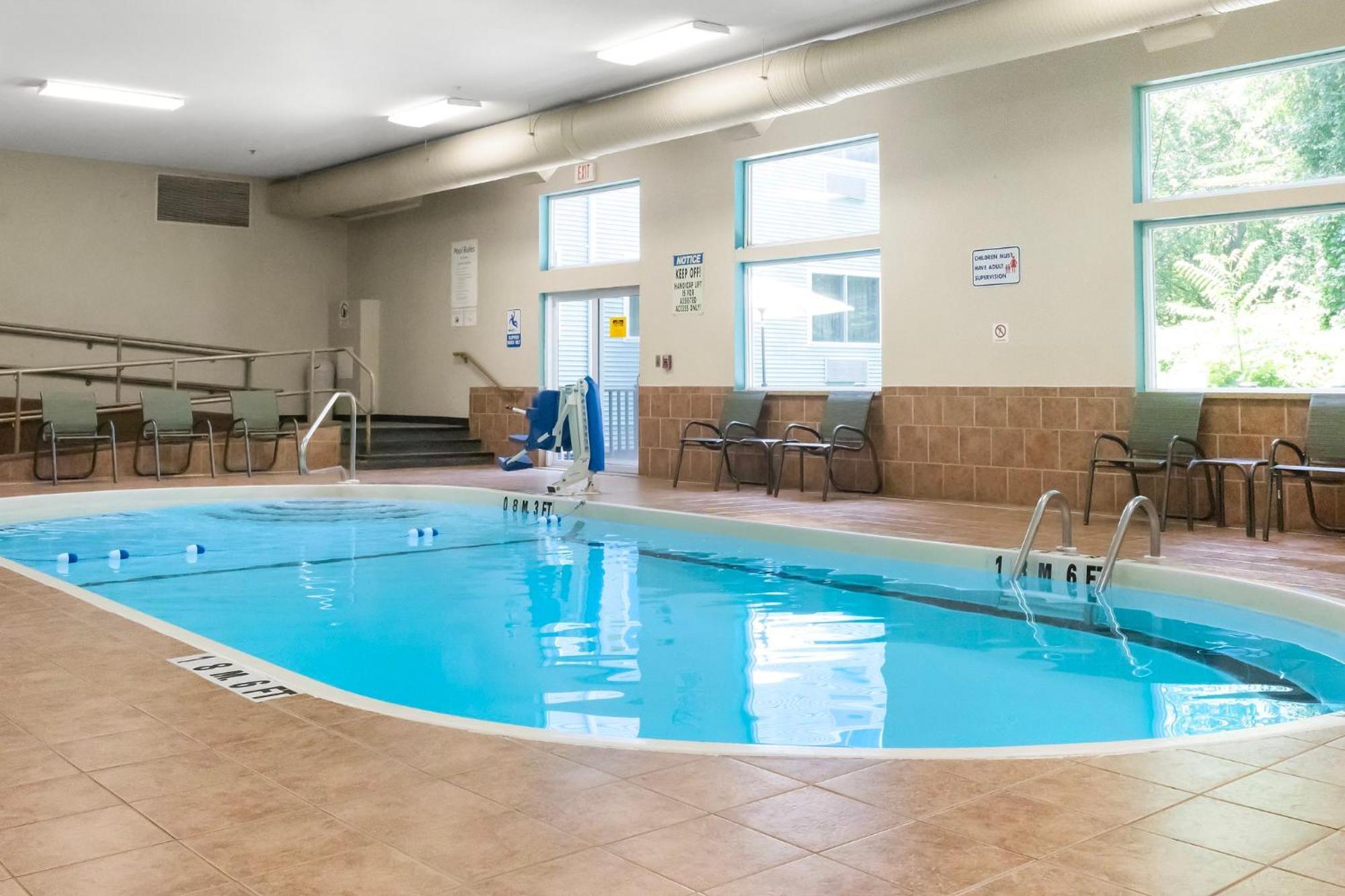Holiday Inn Express - Ludlow - Chicopee Area By Ihg Exteriör bild