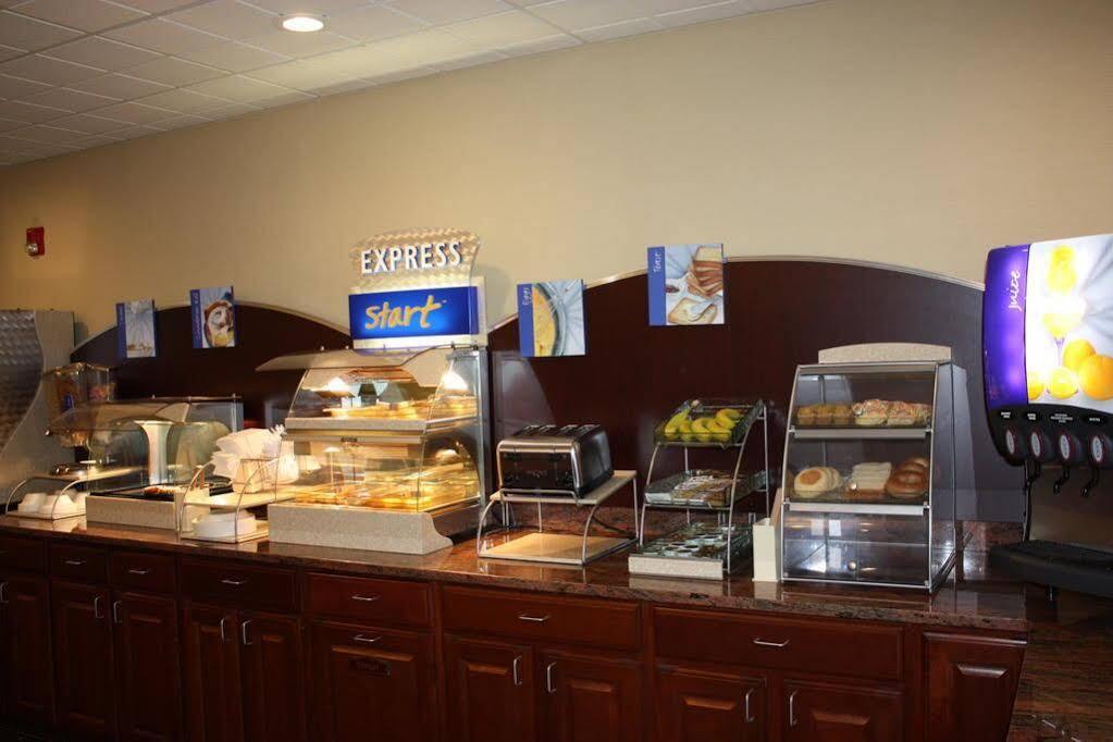 Holiday Inn Express - Ludlow - Chicopee Area By Ihg Exteriör bild