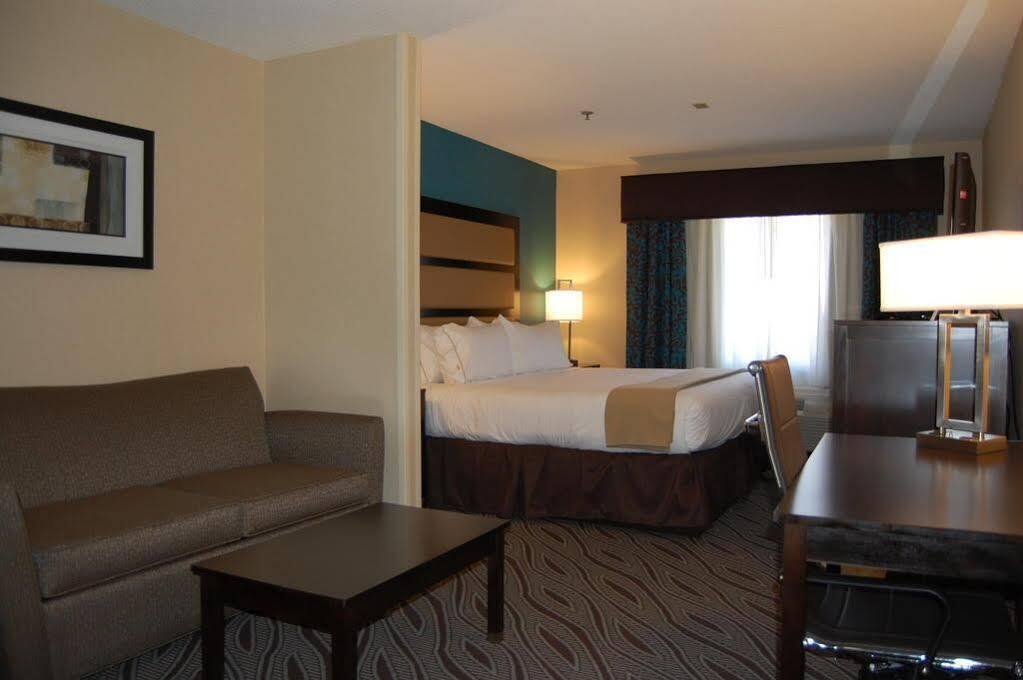 Holiday Inn Express - Ludlow - Chicopee Area By Ihg Exteriör bild