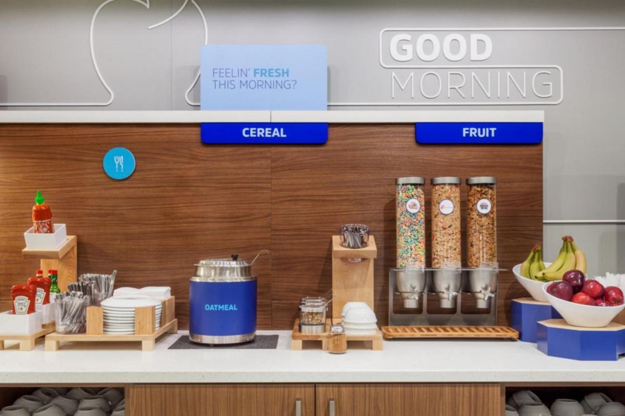 Holiday Inn Express - Ludlow - Chicopee Area By Ihg Exteriör bild