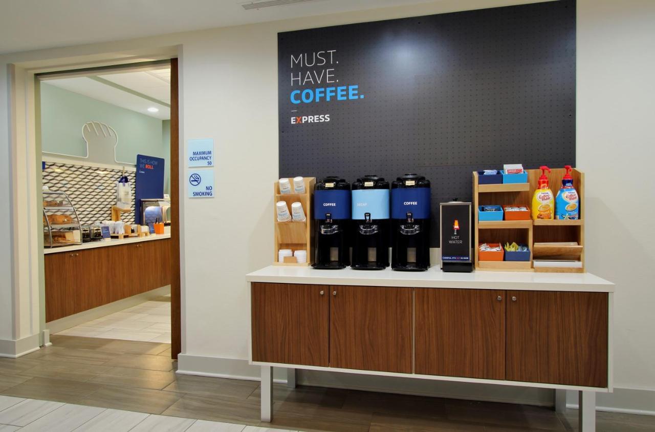 Holiday Inn Express - Ludlow - Chicopee Area By Ihg Exteriör bild